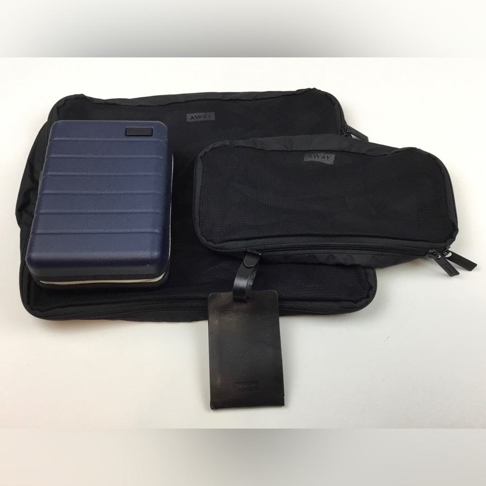 Away Luggage Accessories Packing Cubes x 2, Bag Tag and Amenity Kit - Picture 2 of 7